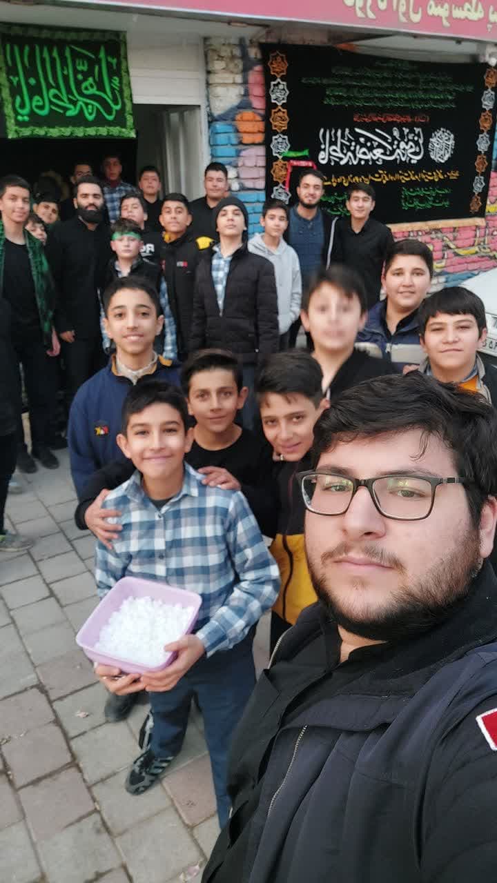 برگزاری ایستگاه صلواتی توسط دانش آموزان مدرسه